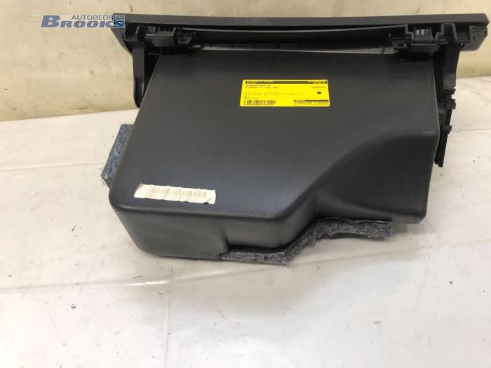 Handskfack från en Citroën C4 Berline (NC) 1.6 16V VTi 2012