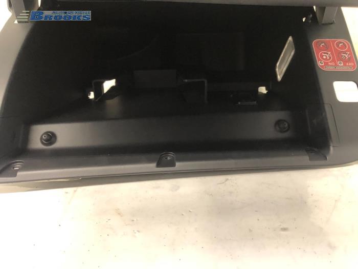 Handskfack från en Citroën C4 Berline (NC) 1.6 16V VTi 2012