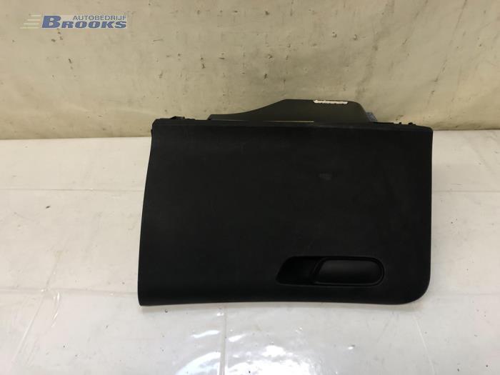 Handskfack från en Citroën C4 Berline (NC) 1.6 16V VTi 2012