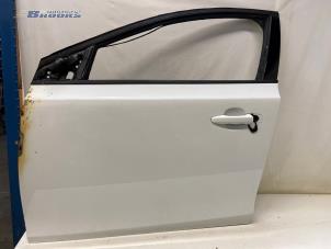 Gebruikte Portier 4Deurs links-voor Volvo V40 (MV) 2.0 D2 16V Prijs € 125,00 Margeregeling aangeboden door Autobedrijf Brooks