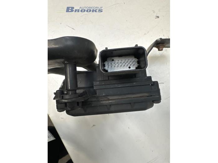 Adaptiv farthållare, sensor (avstånd) från en Volvo V60 I (FW/GW) 2.4 D6 20V Plug-in Hybrid AWD 2014