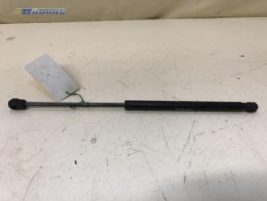 Gebruikte Kofferdekseldemper rechts-achter Kia Soul I (AM) 1.6 CVVT 16V Prijs € 15,00 Margeregeling aangeboden door Autobedrijf Brooks