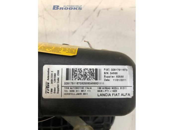 Höger airbag (instrumentbräda) från en Fiat Bravo (198A) 1.4 MultiAir 16V 2011