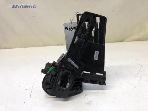 Gebruikte Portierslot Mechaniek 4Deurs rechts-achter Ford Fiesta 6 (JA8) 1.4 16V Prijs € 25,00 Margeregeling aangeboden door Autobedrijf Brooks