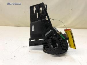 Gebruikte Slotmechaniek Portier 4Deurs links-achter Ford Fiesta 6 (JA8) 1.4 16V Prijs € 25,00 Margeregeling aangeboden door Autobedrijf Brooks