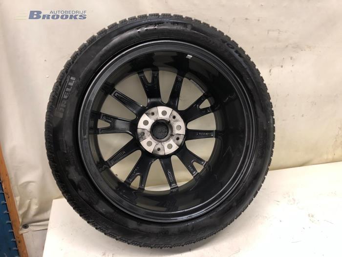 Zestaw felg sportowych + opony zimowe z BMW 1 serie (F40) 116d 1.5 12V TwinPower 2020