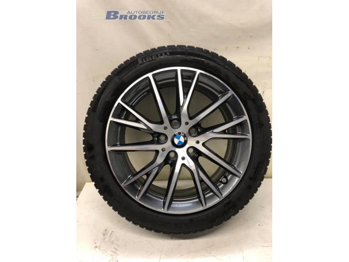 Zestaw felg sportowych + opony zimowe z BMW 1 serie (F40) 116d 1.5 12V TwinPower 2020