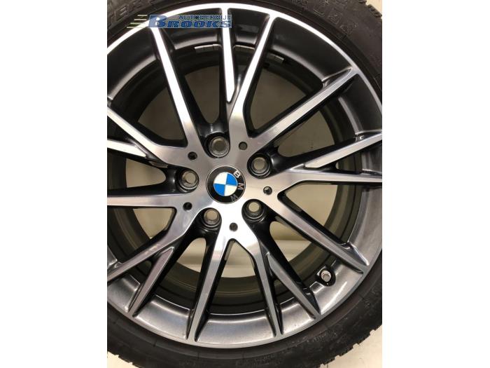 Zestaw felg sportowych + opony zimowe z BMW 1 serie (F40) 116d 1.5 12V TwinPower 2020