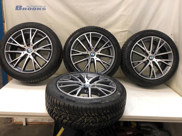 Zestaw felg sportowych + opony zimowe z BMW 1 serie (F40) 116d 1.5 12V TwinPower 2020