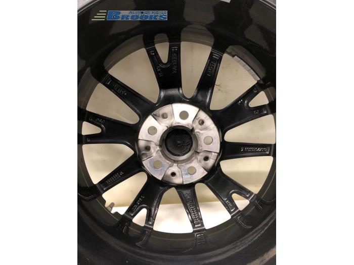 Zestaw felg sportowych + opony zimowe z BMW 1 serie (F40) 116d 1.5 12V TwinPower 2020