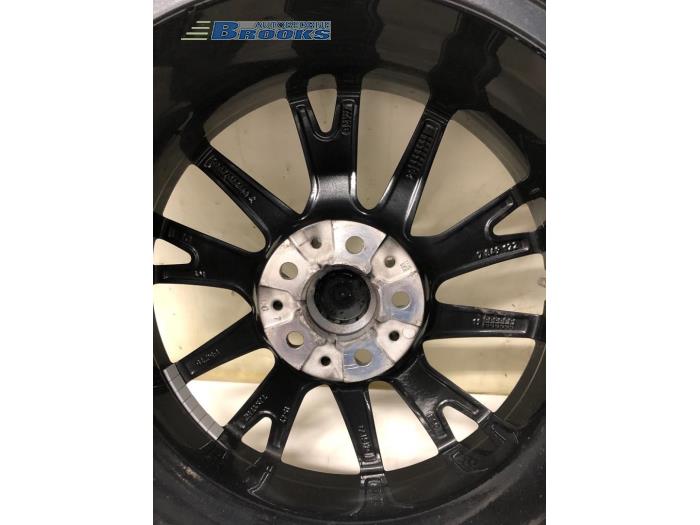 Zestaw felg sportowych + opony zimowe z BMW 1 serie (F40) 116d 1.5 12V TwinPower 2020