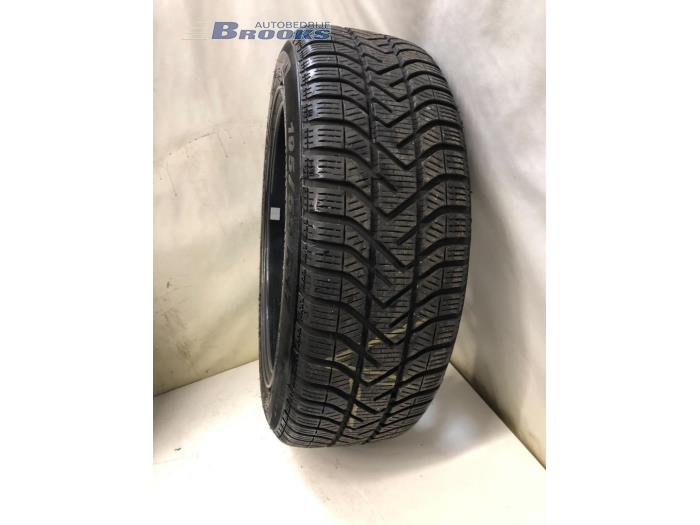 Zestaw felg sportowych + opony zimowe z BMW 1 serie (F40) 116d 1.5 12V TwinPower 2020