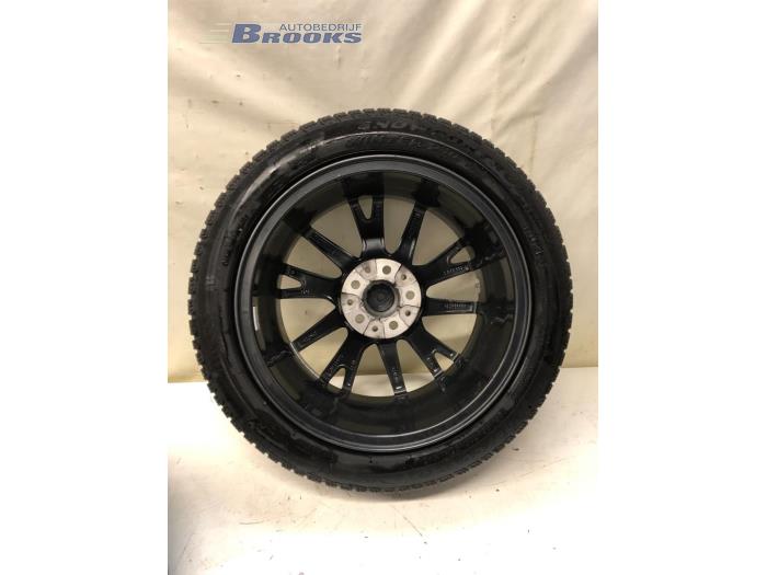 Zestaw felg sportowych + opony zimowe z BMW 1 serie (F40) 116d 1.5 12V TwinPower 2020