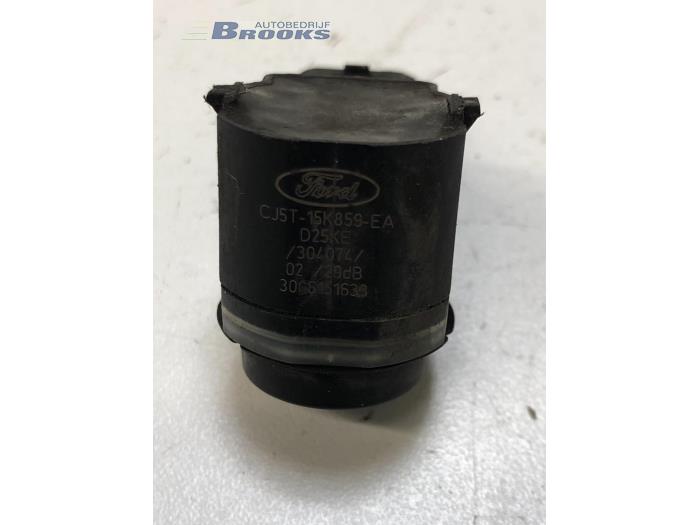 Parkeringssensor från en Ford Transit 2.2 TDCi 16V 2015