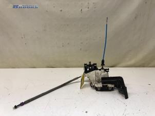 Gebruikte Portierslot Mechaniek 4Deurs links-voor Mercedes A (W176) 1.6 A-180 16V Prijs € 20,00 Margeregeling aangeboden door Autobedrijf Brooks