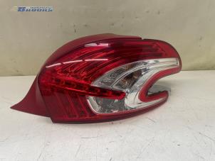 Gebruikte Achterlicht rechts Peugeot 208 I (CA/CC/CK/CL) 1.4 HDi Prijs € 40,00 Margeregeling aangeboden door Autobedrijf Brooks
