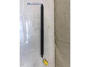 Gebruikte Amortisseur rechts-achter Opel Insignia Sports Tourer 1.6 Turbo 16V Ecotec Prijs € 20,00 Margeregeling aangeboden door Autobedrijf Brooks