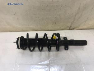 Gebruikte Veerpoot links-voor Ford Transit Custom 2.2 TDCi 16V Prijs € 80,00 Margeregeling aangeboden door Autobedrijf Brooks