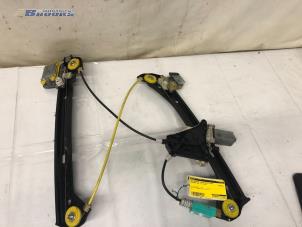 Gebruikte Raammechaniek 4Deurs rechts-voor Mercedes CLA (118.3) 1.3 CLA-200 Turbo 16V Prijs € 90,00 Margeregeling aangeboden door Autobedrijf Brooks