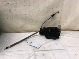 Gebruikte Deurslot Mechaniek 4Deurs links-achter Mercedes CLA (118.3) 1.3 CLA-200 Turbo 16V Prijs € 40,00 Margeregeling aangeboden door Autobedrijf Brooks