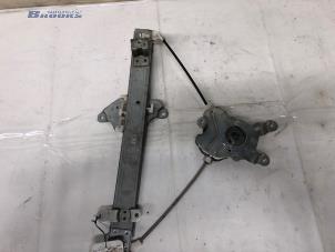 Używane Mechanizm szyby lewej tylnej wersja 4-drzwiowa Mitsubishi Outlander (CU) 2.0 16V 4x2 Cena € 35,00 Procedura marży oferowane przez Autobedrijf Brooks