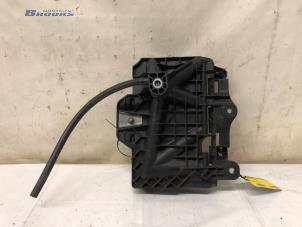 Używane Pojemnik na akumulator Skoda Fabia II Combi 1.2i 12V Cena € 20,00 Procedura marży oferowane przez Autobedrijf Brooks