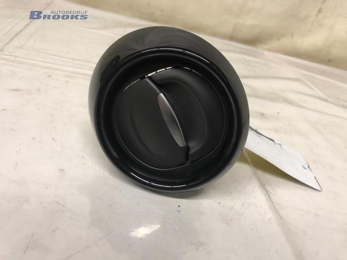 Luftmunstycke, instrumentbräda från en Renault Clio IV (5R) 0.9 Energy TCE 90 12V 2016