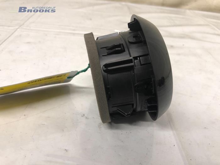 Luftmunstycke, instrumentbräda från en Renault Clio IV (5R) 0.9 Energy TCE 90 12V 2016