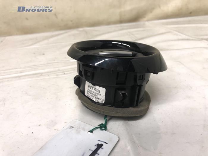 Luftmunstycke, instrumentbräda från en Renault Clio IV (5R) 0.9 Energy TCE 90 12V 2016