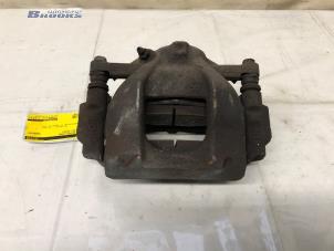 Gebruikte Remklauw (Tang) rechts-voor Toyota Avensis Wagon (T27) 1.8 16V VVT-i Prijs € 50,00 Margeregeling aangeboden door Autobedrijf Brooks