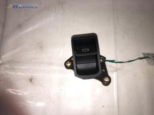 Gebruikte Schakelaar handrem Toyota Avensis Wagon (T27) 1.8 16V VVT-i Prijs € 30,00 Margeregeling aangeboden door Autobedrijf Brooks