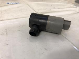 Używane Pompa spryskiwacza przód Toyota Avensis Wagon (T27) 1.8 16V VVT-i Cena € 10,00 Procedura marży oferowane przez Autobedrijf Brooks