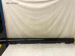 Begagnade Sidokjol, höger Mercedes C (W205) C-180 1.6 16V Pris € 150,00 Marginaltabell erbjuds av Autobedrijf Brooks