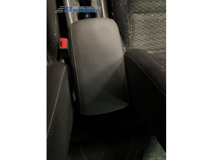 Armstöd från en Opel Astra K Sports Tourer 1.6 CDTI 110 16V 2017