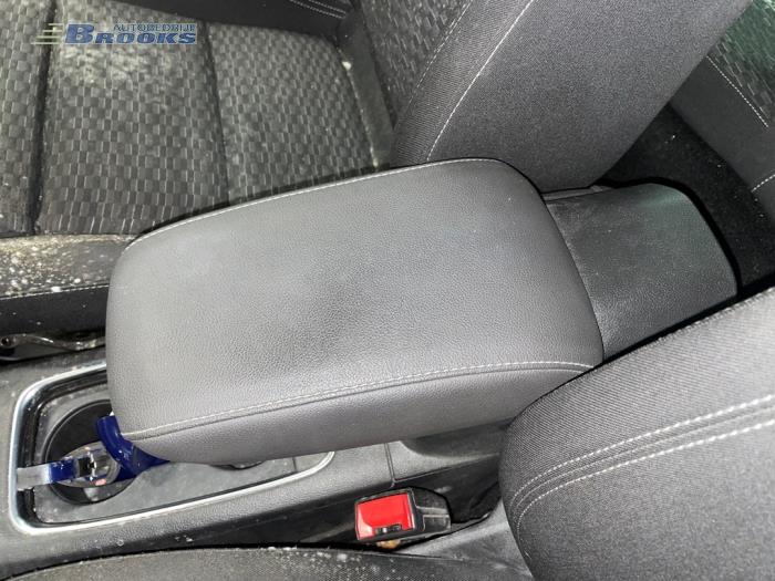 Armstöd från en Opel Astra K Sports Tourer 1.6 CDTI 110 16V 2017