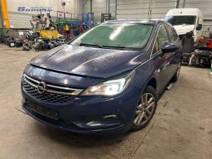 Gebruikte Remklauw (Tang) links-achter Opel Astra K Sports Tourer 1.6 CDTI 110 16V Prijs € 60,00 Margeregeling aangeboden door Autobedrijf Brooks