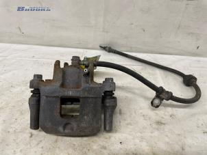 Gebruikte Remklauw (Tang) links-voor Mitsubishi Space Star (A0) 1.2 12V Prijs € 15,00 Margeregeling aangeboden door Autobedrijf Brooks