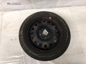 Gebruikte Velg + Band Toyota Aygo (B10) 1.0 12V VVT-i Prijs € 30,00 Margeregeling aangeboden door Autobedrijf Brooks