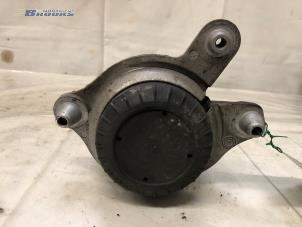 Gebruikte Motorsteun Mercedes C (W205) C-180 1.6 16V Prijs € 25,00 Margeregeling aangeboden door Autobedrijf Brooks