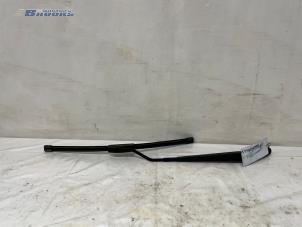 Gebruikte Ruitenwisserarm voor Suzuki Wagon-R+ (RB) 1.3 16V Prijs € 10,00 Margeregeling aangeboden door Autobedrijf Brooks