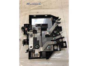 Begagnade Säkringsbox Lynk &amp; Co 01 1.5 PHEV Pris € 30,00 Marginaltabell erbjuds av Autobedrijf Brooks