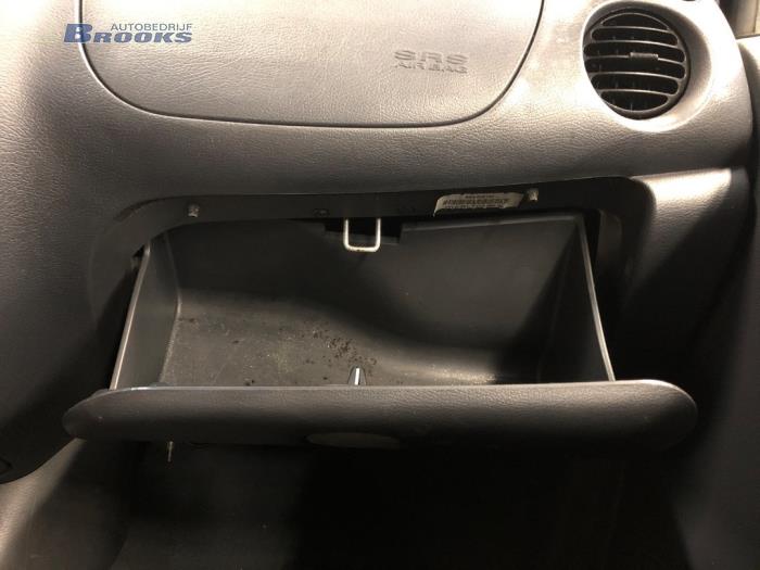 Handskfack från en Daewoo Matiz 0.8 S,SE 2001