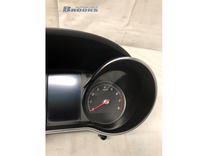 Vägmätare KM från en Mercedes-Benz C (W205) C-180 1.6 16V 2017