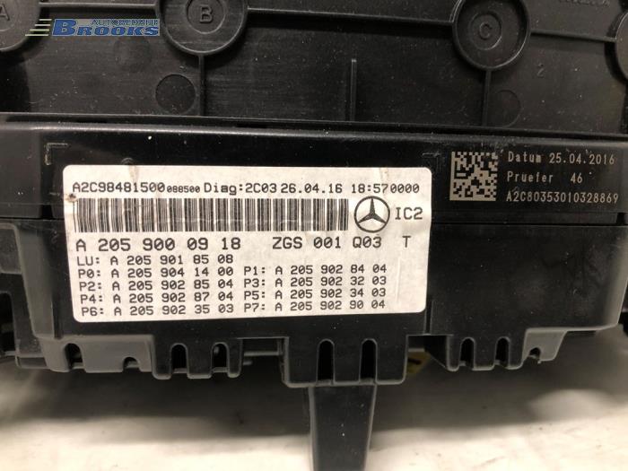 Vägmätare KM från en Mercedes-Benz C (W205) C-180 1.6 16V 2017