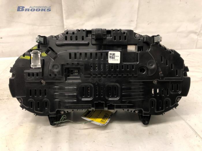 Vägmätare KM från en Mercedes-Benz C (W205) C-180 1.6 16V 2017