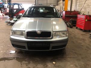 Używane Uszczelka drzwi lewych przednich wersja 4-drzwiowa Skoda Octavia Combi (1U5) 1.6 Cena € 15,00 Procedura marży oferowane przez Autobedrijf Brooks