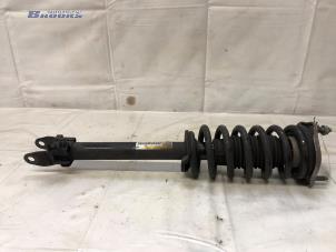 Gebruikte Schokdemperpoot rechts-voor Mercedes C (W205) C-180 1.6 16V Prijs € 150,00 Margeregeling aangeboden door Autobedrijf Brooks