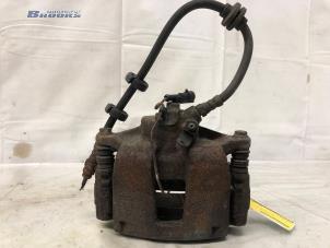 Używane Zacisk hamulcowy lewy przód Fiat Bravo (198A) 1.4 T-Jet 16V 120 Cena € 30,00 Procedura marży oferowane przez Autobedrijf Brooks