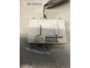 Gebruikte Navigatie Module Opel Movano 2.3 CDTi 16V FWD Prijs € 25,00 Margeregeling aangeboden door Autobedrijf Brooks