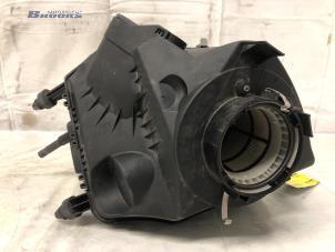 Gebruikte Luchtfilterhuis Audi A6 Avant (C6) 2.7 TDI V6 24V Prijs € 20,00 Margeregeling aangeboden door Autobedrijf Brooks